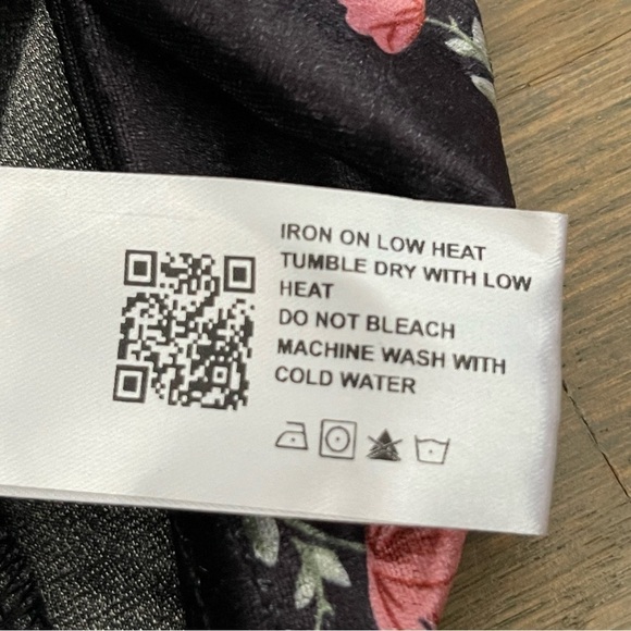 Cider Velvet Sweetheart Black Floral Lace Top - Picture 6 of 15